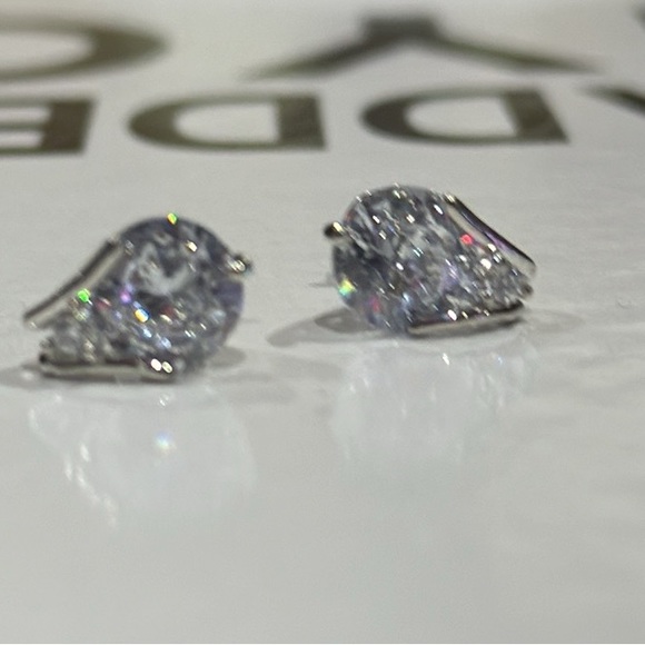 Women Jewelry Round Cut Cubic Zircon Fashion Stud Earring A Pair - Picture 8 of 8